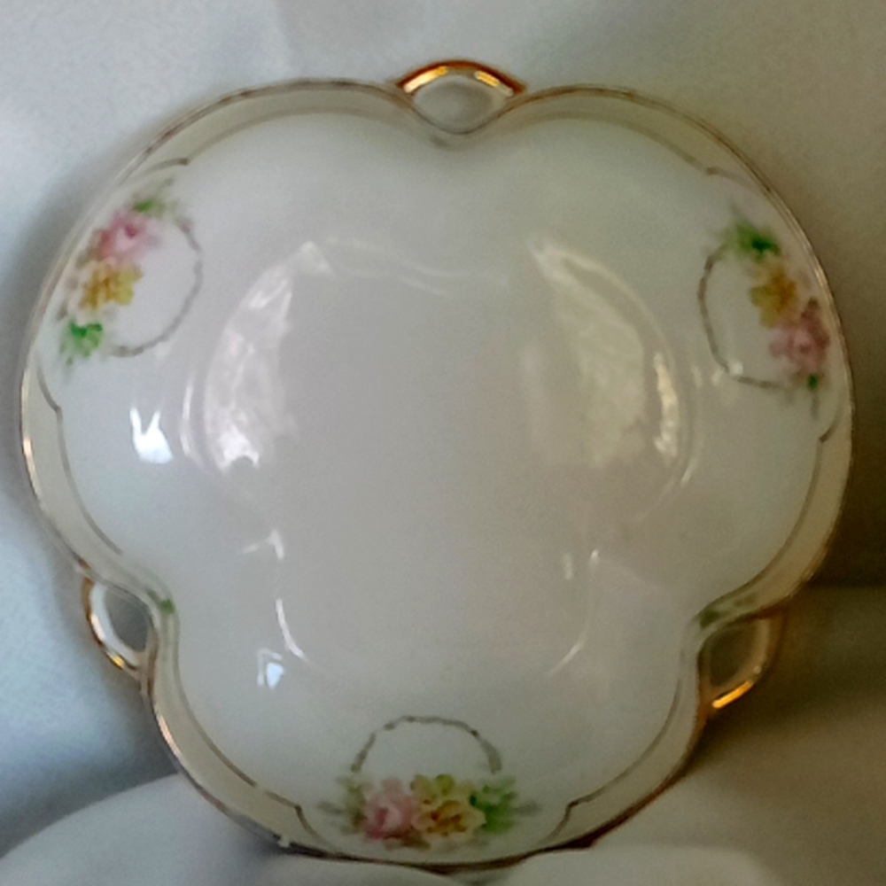 Beautiful little hand painted Nippon China bowl